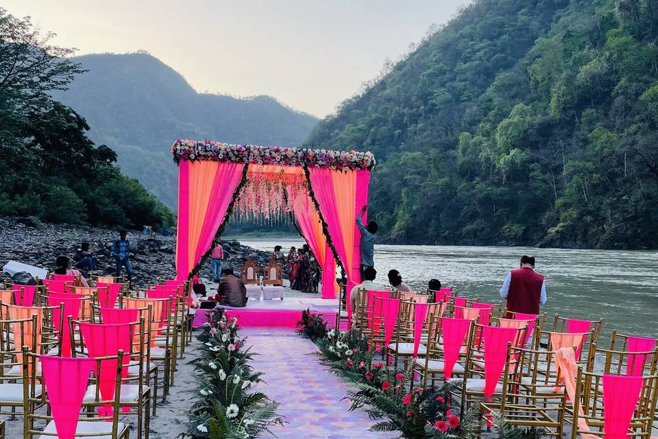 Sacred Vows by the Ganga – A Soulful Wedding in Rishikesh or Banaras